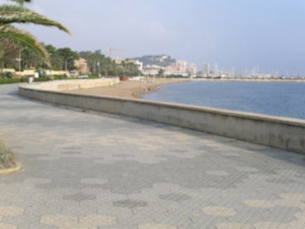 Strandpromenade nach dem Yachthafen